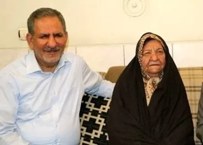 اسحاق جهانگیری به سوگ مادر نشست