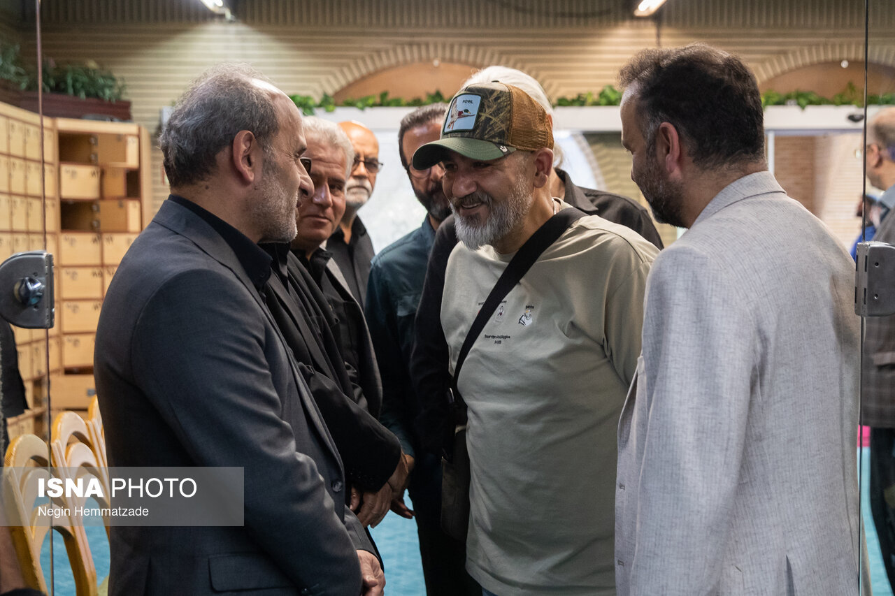 تصاویر: مراسم یادبود «اکبر عبدی» در مسجد بلال