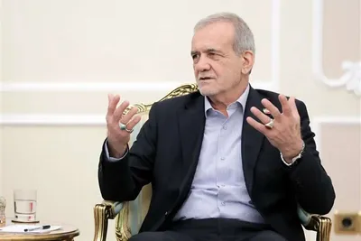 پزشکیان: کسی که از روند سیاستی فعلی ما روزانه میلیاردها تومان به جیبش می‌رود، نمی‌گذارد کار خود را درست انجام دهیم/ باید جراحی بزرگی در خیلی از مسائل داشته باشیم/ هر چقدر مشکل بزرگتر باشد، مداخله‌ای که انجام می‌دهیم عوارض سنگین‌تری دارد