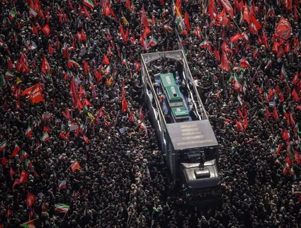 ببینید/ نمایی هوایی از جمعیت حاضر در میدان آزادی در تشییع رهبر شهید